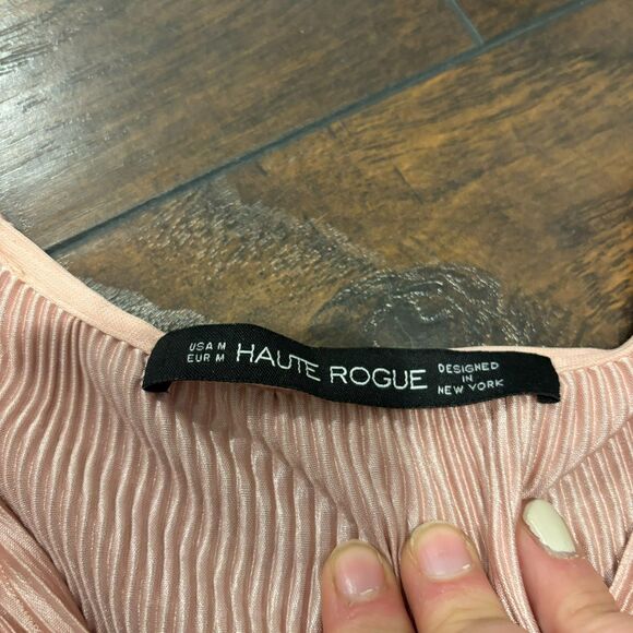 Haute Rogue size Medium Light Pink Accordion Texture Bell Sleeve Shorts Romper - Picture 6 of 12